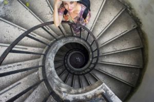 Peripeţiile Anamariei Beligan - scriitoarea care a zburat din Australia la Bucureşti doar pentru a i se da cu votul în nas