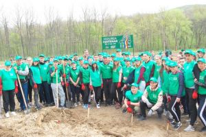 Împădurire festivă la Huşi: Ministrul Apelor şi Pădurilor a plantat “Pădurea Centenar”