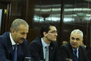Serviciile şi politicul se luptă pentru supremaţie în „Casa Fotbalului”