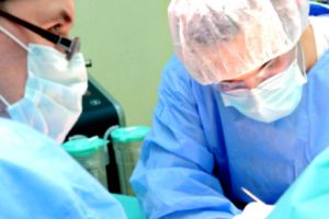 Primul transplant de plămâni din România se face acum la Spitalul Sf. Maria din Bucureşti