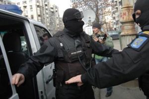 Patru membri ai bandei de spărgători din Câmpulung Muscel, reţinuţi în vederea arestării