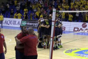 Titlul sub forma unei arcade