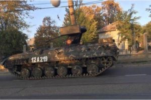 Judetul Prahova. Un tanc s-a desprins de pe trailer si a ajuns pe carosabil