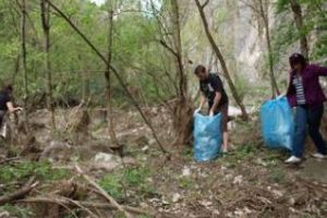Acţiune de ecologizare a Cheilor Turzii