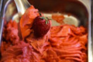 Dulcele adevăr din cupele romanilor, acum în mâinile reşiţenilor [FOTO]