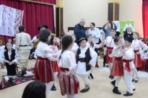 Un ansamblu folcloric de copii din Prahova, la Duelul Mini Vedetelor la PRO TV. Voteaza-i aici!