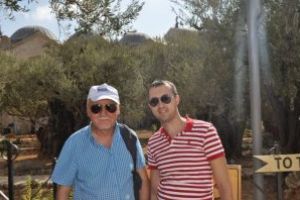 SCANDAL !!! ODINIOARĂ DOI BUNI PRIETENI, SMEOREANU ŞI PÎRNĂU S-AU BĂTUT PÂNĂ LA SÂNGE ÎN CENTRUL RÂMNICULUI DIN CAUZA UNEI ŞTIRI DIN PRESĂ