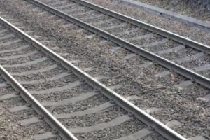 Un bătrân a leşinat pe calea ferată