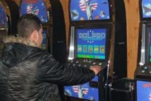 Un ieşean a jucat la păcănele bani europeni dedicaţi agriculturii. A reuşit să câştige doar doi ani de închisoare