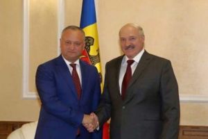 Preşedintele Moldovei vrea o ţară ca afară. Igor Dodon şi l-a ales model pe Lukaşenko, ultimul dictator din Europa