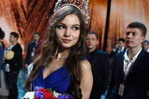 Ea este cea mai frumoasă rusoaică! Are doar 18 ani şi s-a născut în munţii Urali