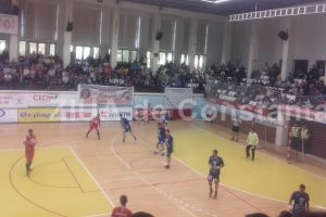 In urma cu un an, au fost incidente in tribune:  HC Dobrogea Sud, meci decisiv, astazi, cu Dinamo, la Constanta