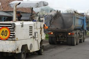 Au început lucrările de plombare a drumurilor judeţene din Mureş