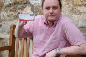 Un bărbat declară că a devenit  HOMOSEXUAL după ce a luat un MEDICAMENT pentru dureri neuropatice