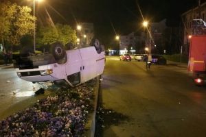 Accident în sensul giratoriu de la Coroana. Două persoane au fost rănite