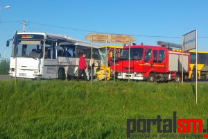 FOTOGALERIE. Plan roşu de intervenţie la Satu Mare! Impact violent între două autobuze. Victime multiple