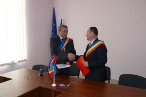 Sânmihaiu de Câmpie s-a înfrăţit cu Țânţăreni. Ioan Mate: Basarabia va simţi susţinerea noastră