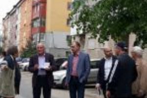 Primarul Borcean, audienţe ad-hoc în Pipirig! „Vom amenaja mai multe parcări!“