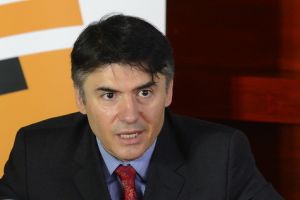 AŢI AUZIT DE SIMINEL? OMUL CARE A CUMPĂRAT ROMÂNIA!