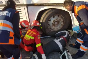 FOTOGALERIE. Accident teribil între două autobuze, cu 12 victime. Primele concluzii