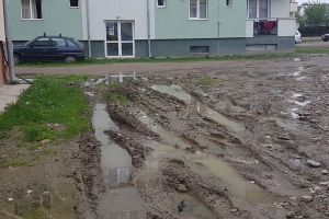 ”Imagini de negru Ev Mediu. Ai crede că eşti în Sierra Leone, Burundi sau Haiti”. Somaţie publică