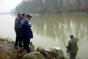 Bărbat din Aiud, cu dosar penal pentru braconaj piscicol. A fost prins în timp ce pescuia în râul Mureş, în perioada de prohibiţie