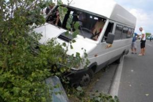 Accident între Ardud şi Răteşti. Maşină lovită de o autoutilitară. O persoană a fost rănită