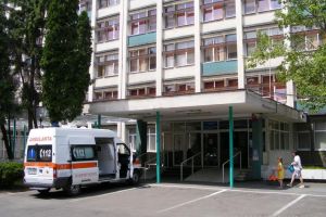 Ignoranţa dăunează sănătăţii: Un medic orădean e acuzat de „laşitate criminală” deşi, de fapt, încearcă să ţină în viaţă un tânăr cu cancer
