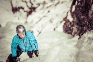 Alpinistul român care vrea să cucerească Everestul pe o rută nouă a ajuns la 6400 m