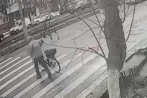 Bărbat acroşat pe trecerea de pietoni în Miercurea Ciuc