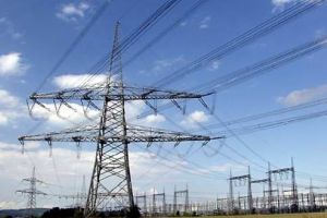 Preţurile la electricitate ar putea să scadă. Consiliul Concurenţei a descoperit că mai multe companii energetice au „umflat” tarifele