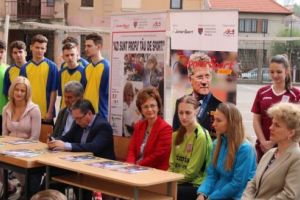 Caravana „Azi sunt profu’ tău de sport” se încheie la Papiu şi Unirea