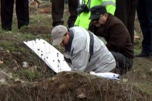 Imagini cu ucigaşul din Vâlcea! Băiatul de 18 ani i-a înfipt iubitei sale cuţitul în inimă, a băgat-o în sac, apoi a îngropat-o în pădure