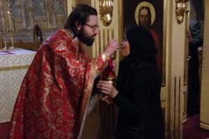 Pocăinţa sinceră şi Sfânta Împărtăşanie ne dezleagă din toate lanţurile