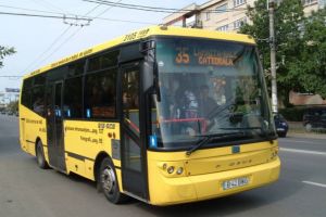 Incident in autobuzul 35, pe strada Trei Ierarhi. Doi pasageri, raniti dupa ce soferul a franat brusc