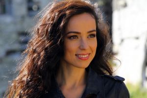 Inamica vaccinurilor, orădeanca Olivia Steer, premiată la o gală pro-sănătate. Sponsorii se delimitează de eveniment