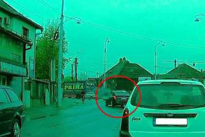 VIDEO FOTO Incoştient la volanul unui BMW. Pe contrasens în intersecţie pe şoseaua Alba Iulia