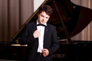 3Pianistul Szőcs Botond şi soprana Mădălina Bourceanu, în recital, duminică