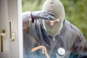 Bănuit de furt, identificat de poliţişti