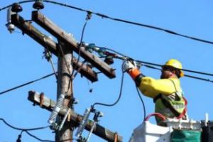 Scad facturile la energie. Companiile i-au furat pe români. Amendă RECORD 