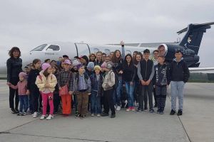 Curiozităţi în „Școala altfel” la Aeroportul Internaţional „George Enescu” Bacău