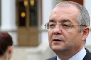 Pariu cu Emil Boc: Vă invit la o bere în Someşeni să vedeţi dacă o savuraţi cu PUTOAREA de la Rampă - VIDEO