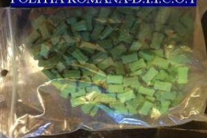 Trafic de cannabis, cocaină, LSD şi ciuperci halucinogene la Cluj! ”Dealerii” au fost reţinuţi de poliţişti FOTO