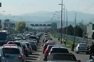 Haos în trafic dinspre Floreşti spre Cluj! Lucrările de asfaltare cauzează blocaje de circulaţie