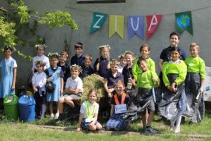 Lectie de protejare a naturii de la copiii Scolii Gimnaziale Domino Servite din Voiteg