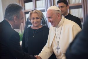 Papa Francisc vine anul viitor in Romania, anunta seful Executivului