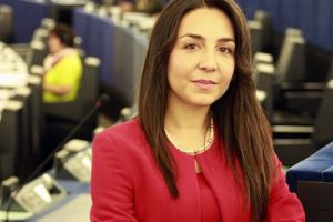 O eurodeputată PSD a izbucnit în lacrimi, în direct, la TV! MĂRTURII CUTREMURĂTOARE făcute de femeia condamnată pentru 60 de lei