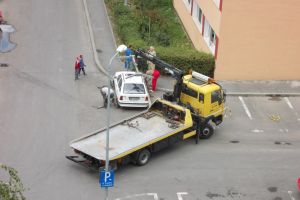 A fost reluată licitaţia pentru ridicarea maşinilor parcate neregulamentar