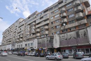 S-a semnat contractul pentru refacerea faţadei blocului nr. 12 din centrul Bacăului