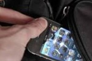 Dosar penal pentru un telefon mobil